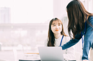 特集｜他人の視線は「シミ」より「しわ」に集中！