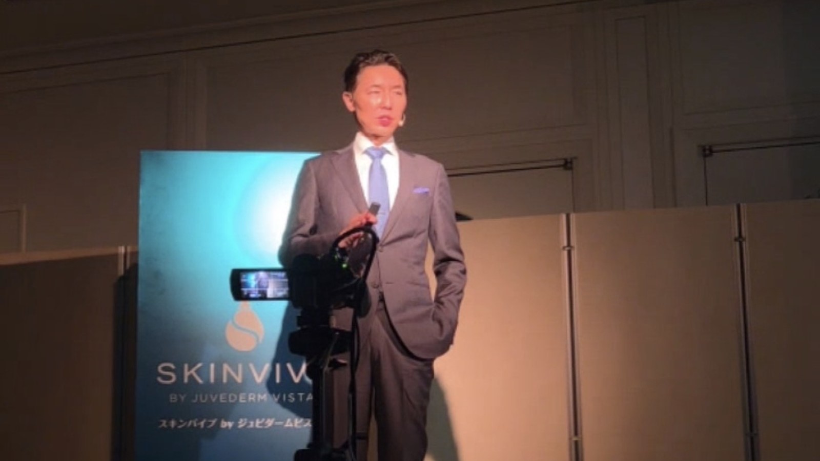 セミナー第2部で講演するヒルズグレイスクリニック院長 奥謙太郎
