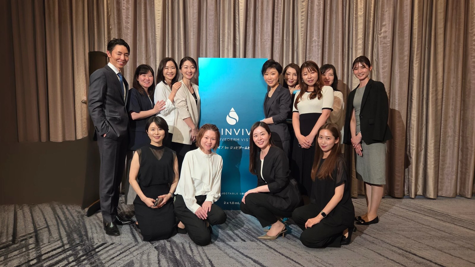 SKINVIVEセミナーの開催を支えたチームでの集合写真
