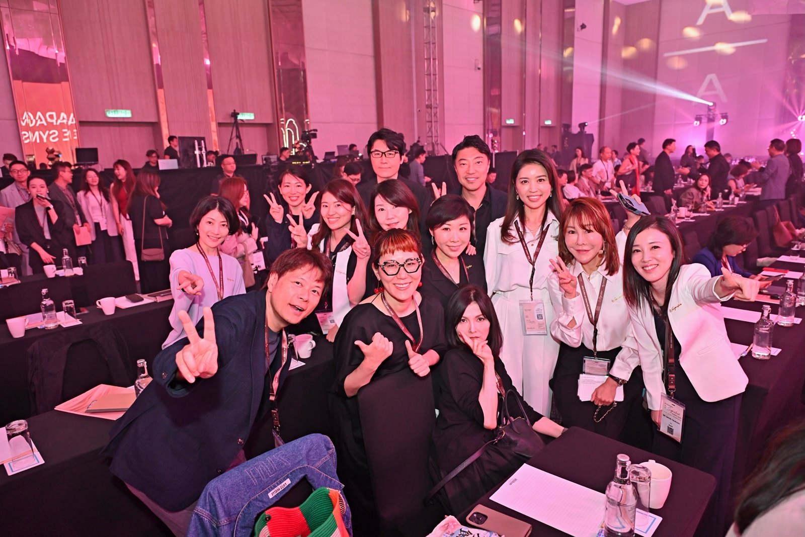 シンポジウム会場でのTeam Japanの先生方との記念写真