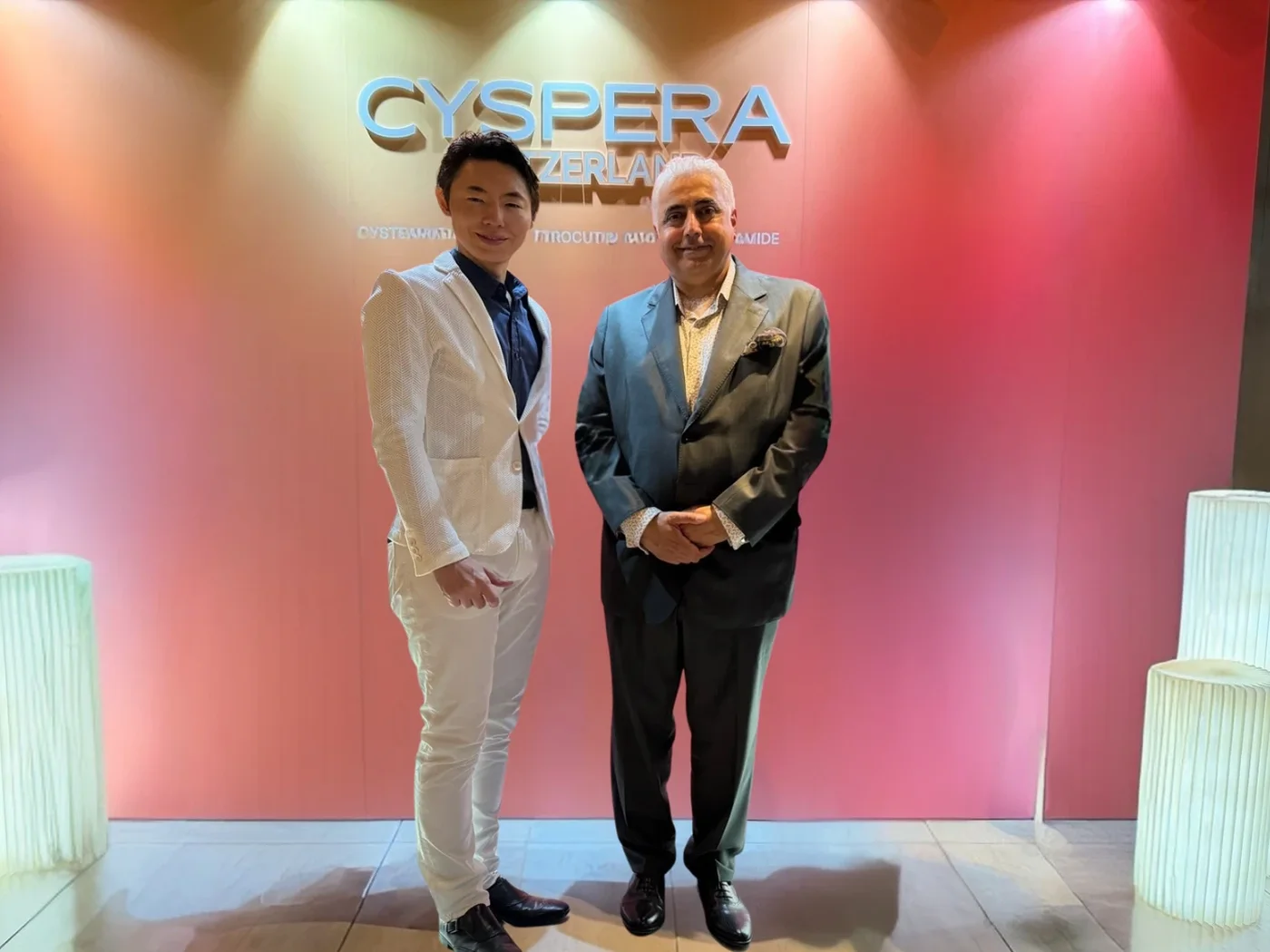Firas Al-Niaimi教授と奥謙太郎院長